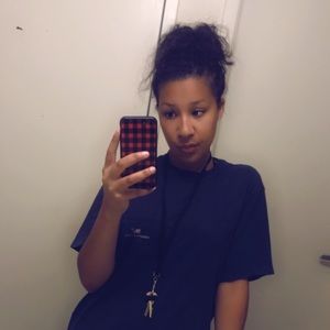 Meet your Posher, Ellesha